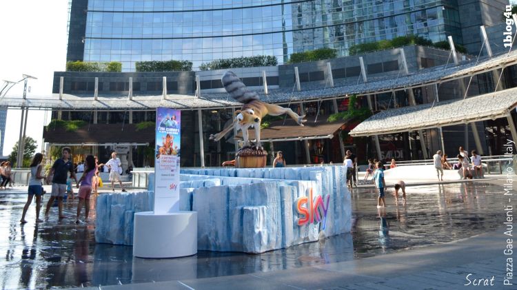 SKY Ice Age: Collision Course - Scrat - Piazza Gae Aulenti, Milan